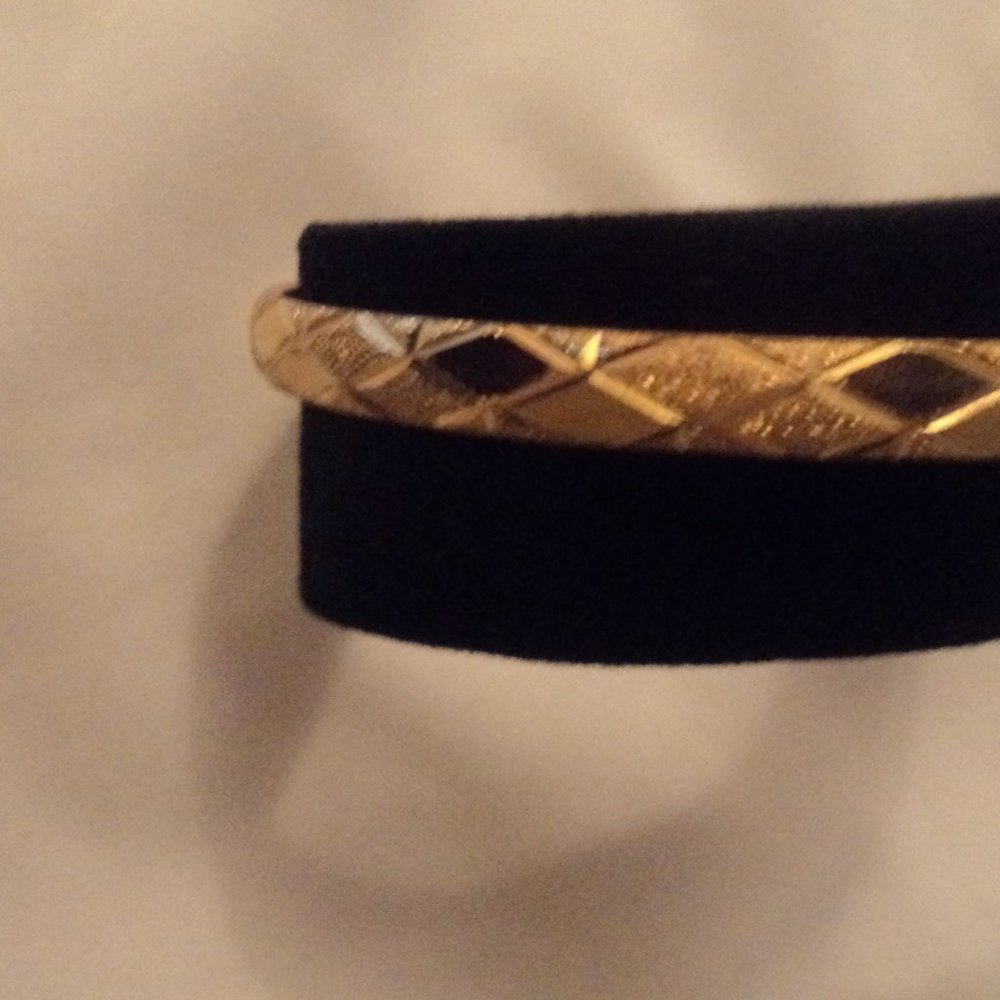 18KT GOLD BANGLE 14.83 GRAMS DIAMETER 5.5 MM 65.8